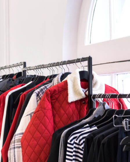 L’achat et larevente de vêtements d’occasion